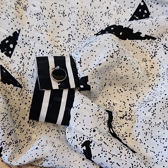 Black and white front tie button down shirt M/L - Picture 6 of 11